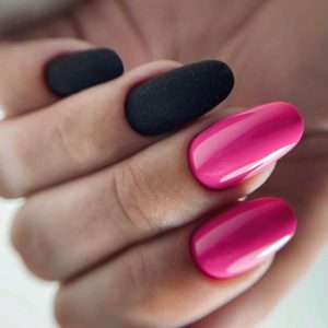 Manicura acrigel en forma almendra con acabado elegante